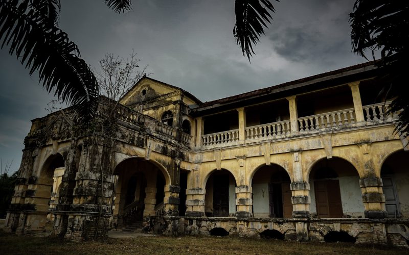 99 Door Mansion Rumah Horor Yang Besar Tempat Pembunuhan Mengerikan